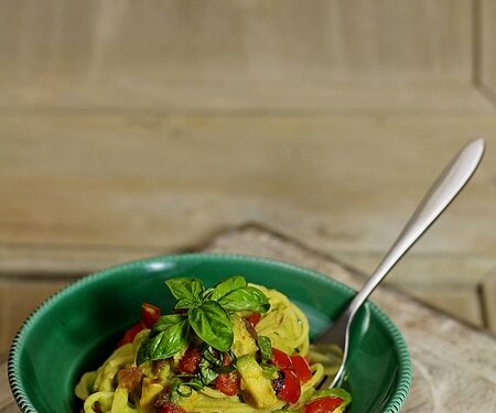 Pasta con l’avocado, per cogliere l’attimo