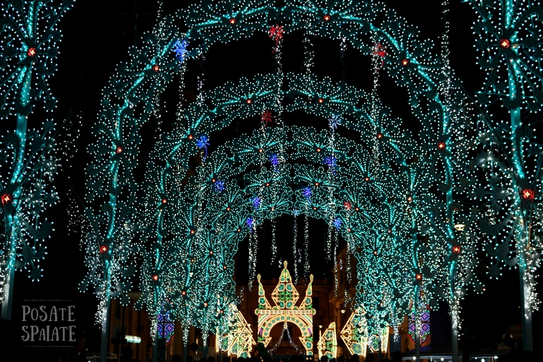 Puglia luminarie a Monopoli - Posate Spaiate