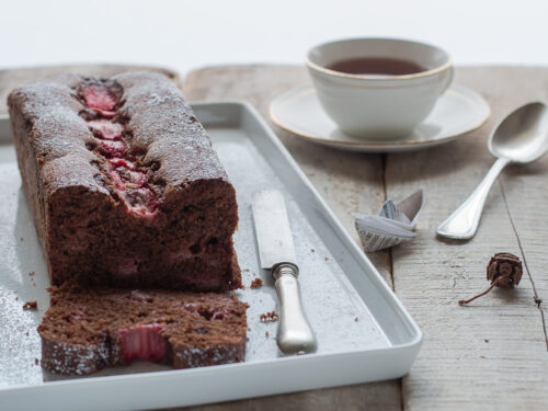 Plumcake al cioccolato e fragole, senza burro ma con tanto amore