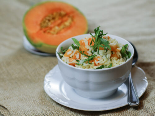 Insalata di riso con melone e rucola