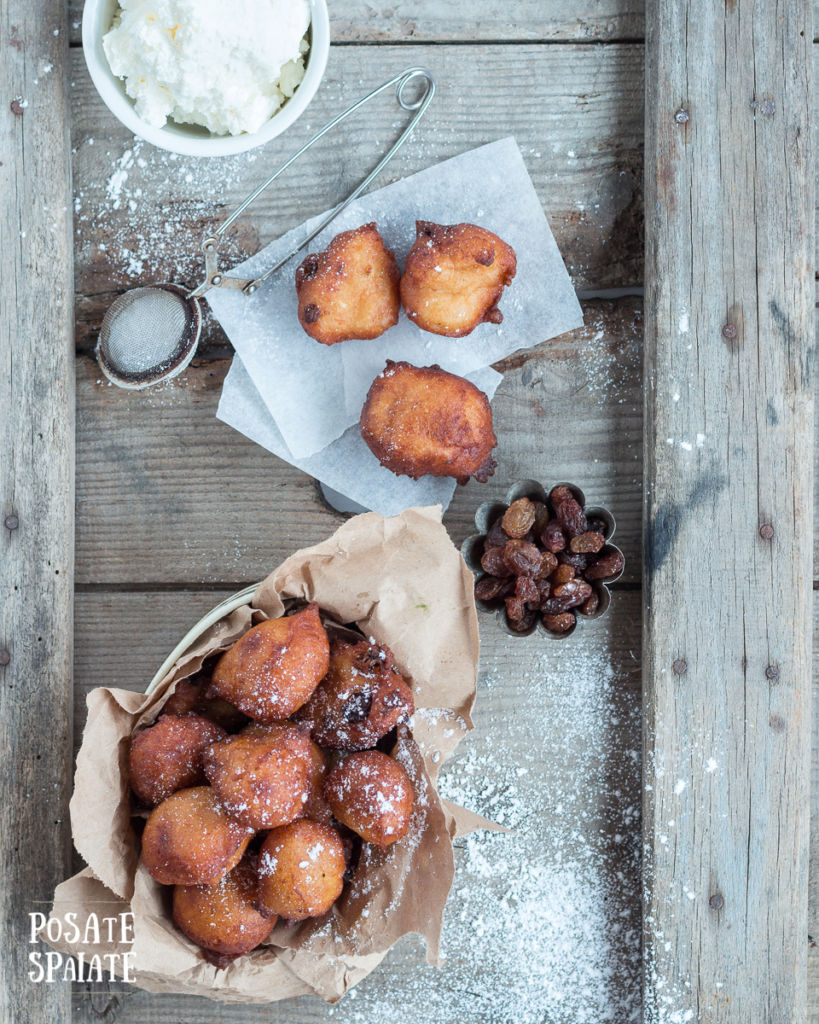 Frittelle con ricotta uvetta e zucchero