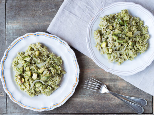 Riso integrale mantecato con crema di zucchine al basilico