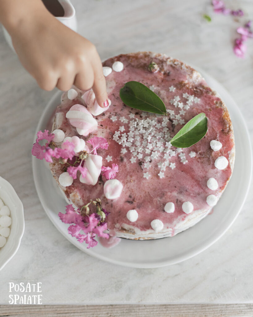 Torta gelato con glassa colorata_Posate-Spaiate